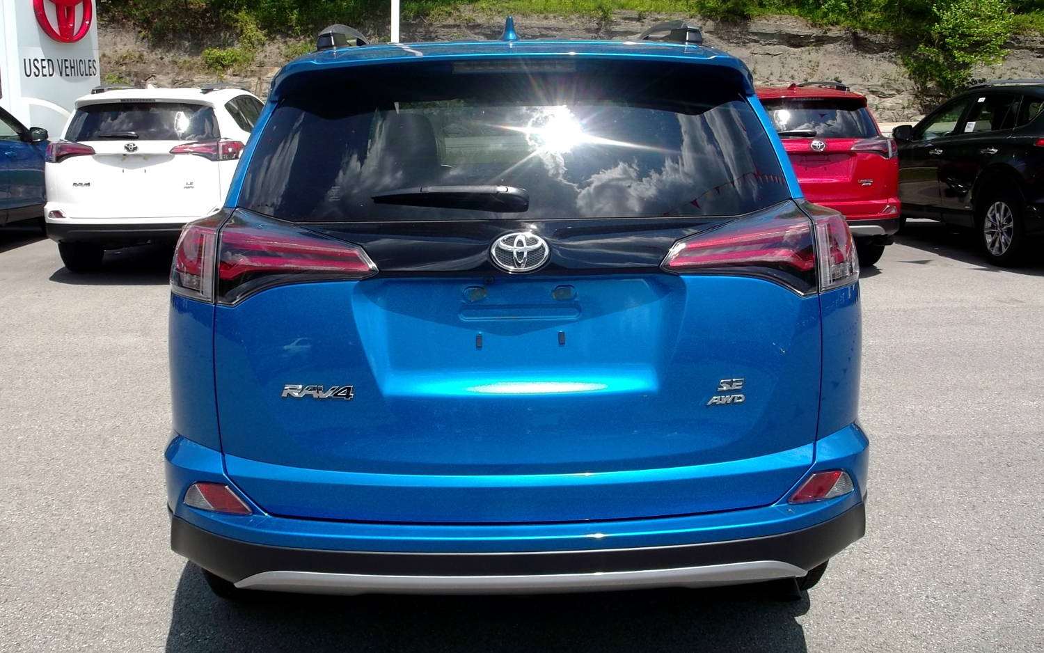 Comparison Toyota CHR 2018 Vs Toyota RAV4 SE 2017 SUV Drive Comparison Toyota CHR 2018 Vs Toyota RAV4 SE 2017 SUV Drive